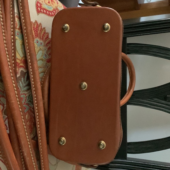Rare Dooney & Bourke Norfolk pebble grain domed satchel in brown/camel - Picture 3 of 8
